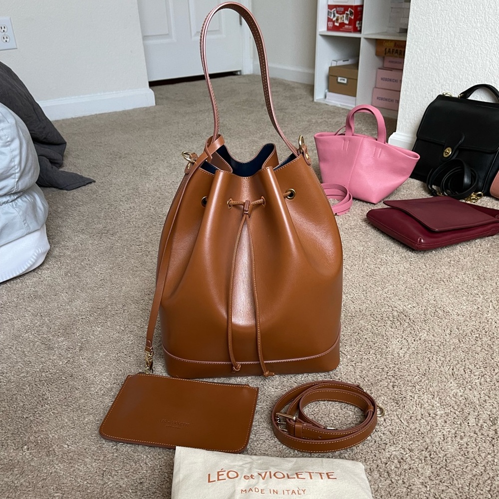 Leo et Violette Bucket Bag in Camel